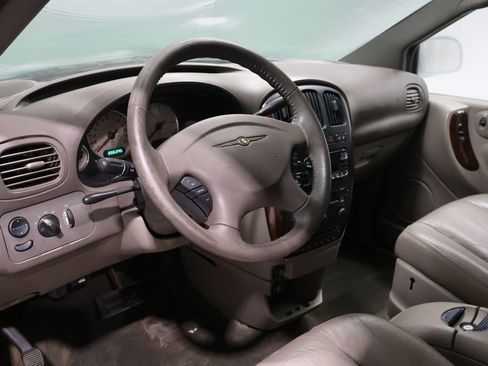 Used 2003 Chrysler Town & Country Limited image 14