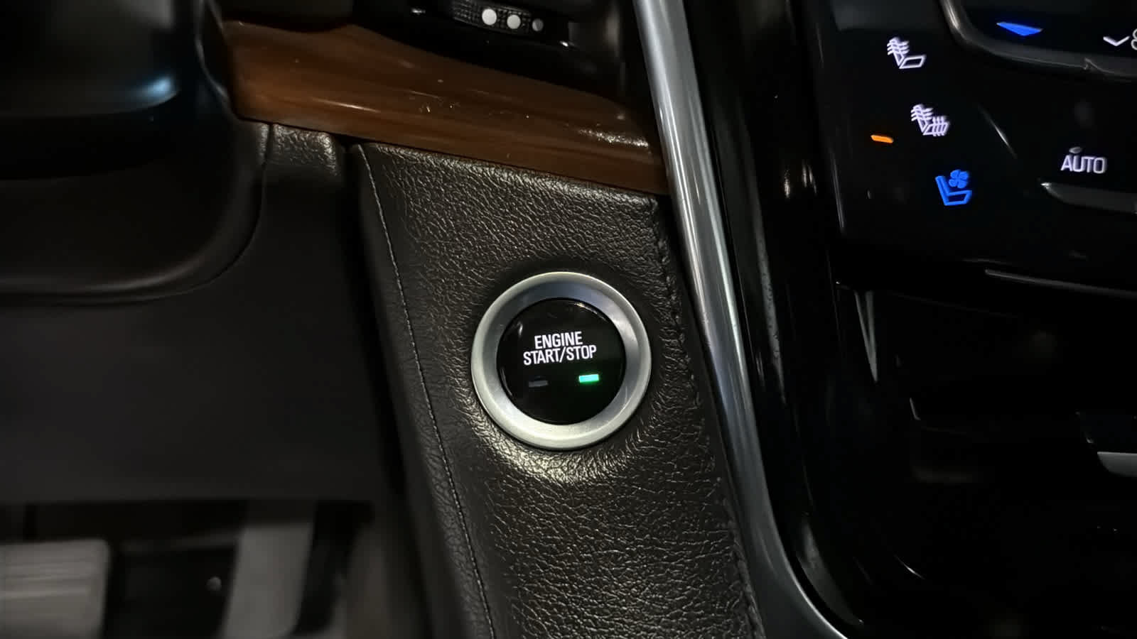 Used 2019 Cadillac Escalade Luxury AWD/4WD image 18