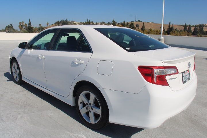 Used 2014 Toyota Camry SE FWD image 6