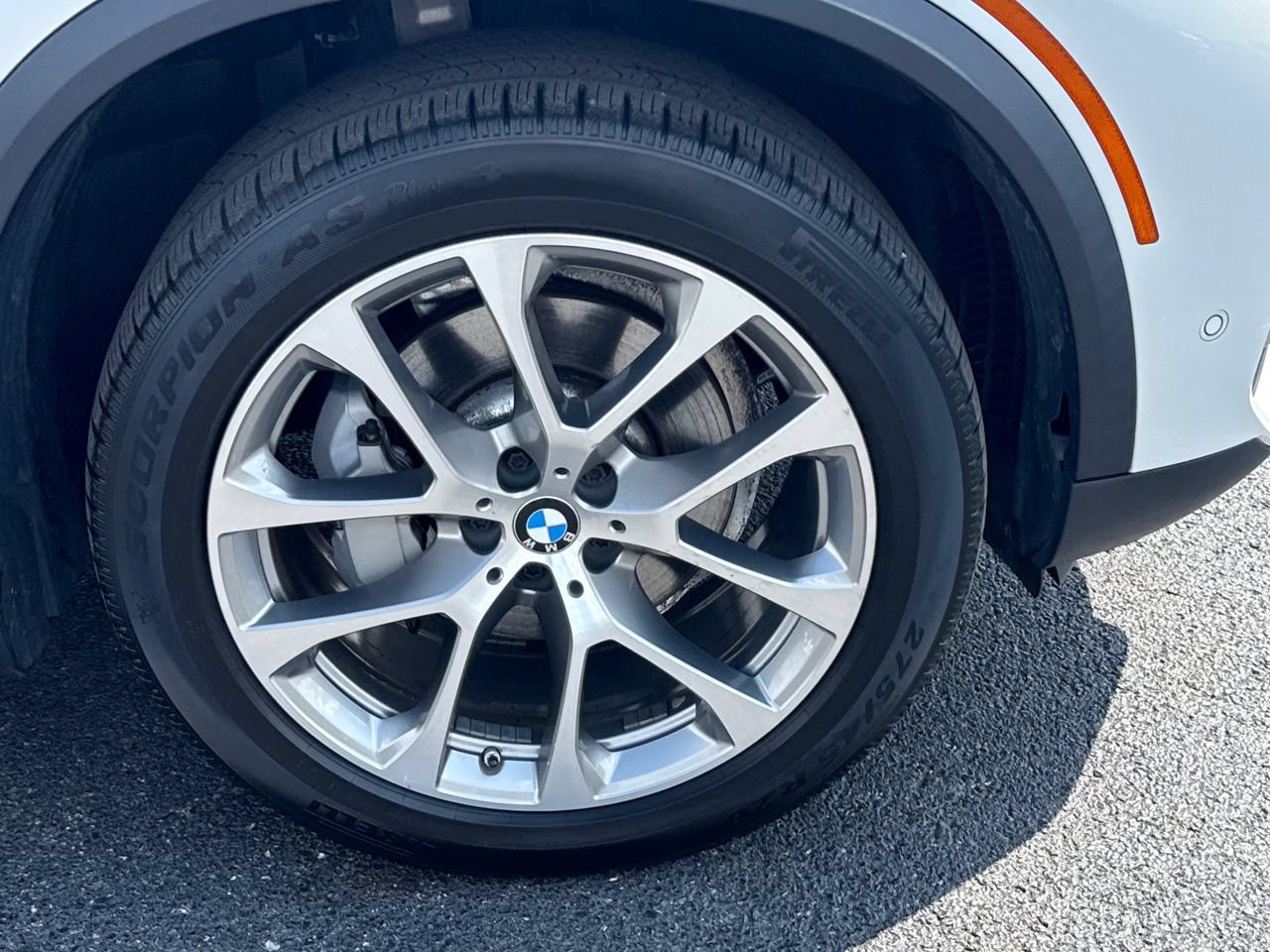 Used 2023 BMW X5 xDrive40i w/ Premium Package AWD/4WD image 9