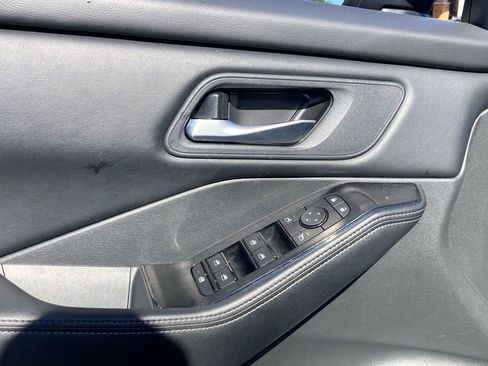 Used 2025 Nissan Rogue SV image 12