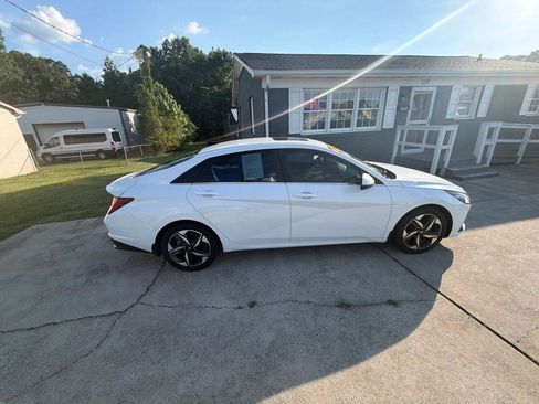 Used 2022 Hyundai Elantra Limited FWD image 13