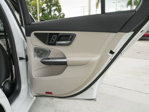 Used 2024 Mercedes-Benz C 300 4MATIC Sedan image 36
