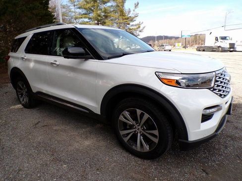 Used 2020 Ford Explorer Platinum w/ Premium Technology Package image 6
