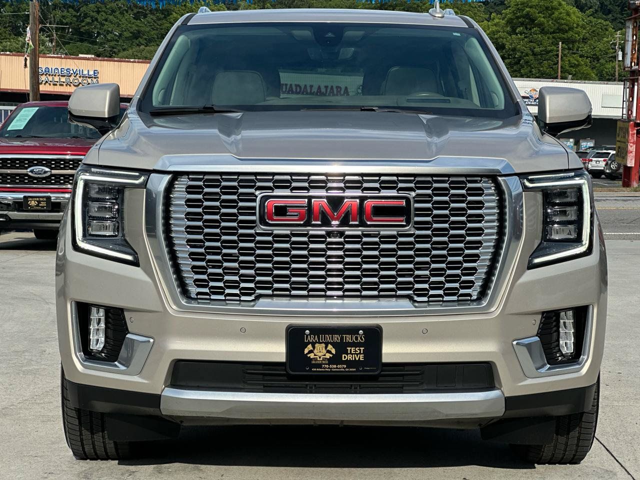 Used 2021 GMC Yukon Denali w/ Advanced Technology Package RWD image 2