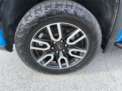 Used 2023 GMC Sierra 1500 AT4 w/ AT4 Premium Package AWD/4WD image 9