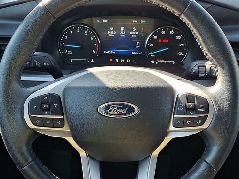Used 2023 Ford Explorer XLT image 19