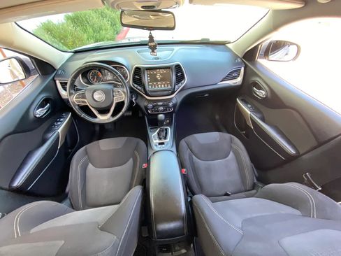 Used 2017 Jeep Cherokee Latitude FWD image 36
