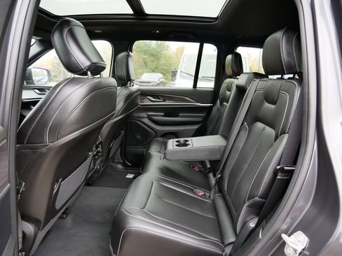 Certified 2024 Jeep Grand Cherokee Limited w/ Black Appearance Package image 23