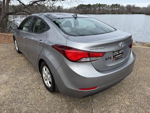 Used 2015 Hyundai Elantra SE image 9