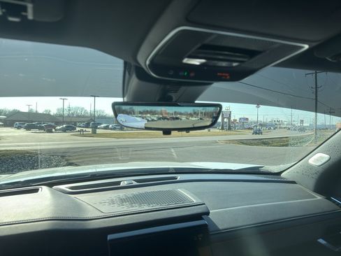 Used 2025 GMC Acadia Denali w/ Super Cruise Package image 11