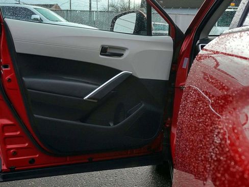 Used 2022 Toyota Corolla Cross LE image 13