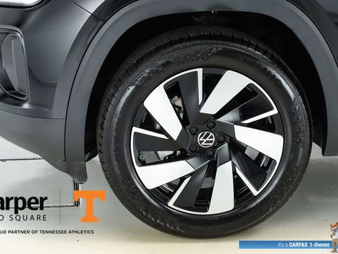 Used 2025 Volkswagen Atlas Cross Sport SE w/ Panoramic Sunroof Package image 5