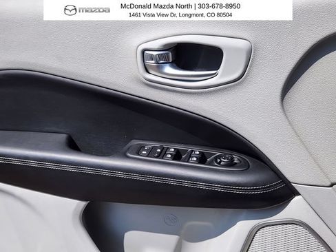 Used 2018 Jeep Compass Latitude w/ Popular Equipment Group FWD image 6