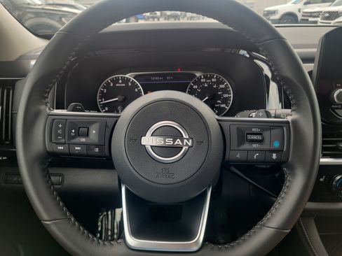 Used 2025 Nissan Pathfinder SV FWD image 21