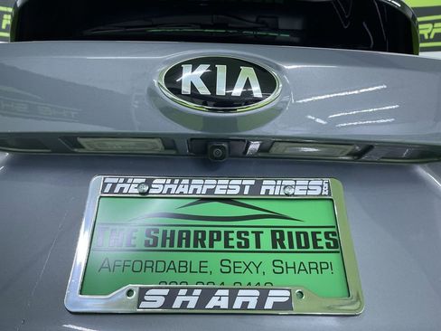 Used 2021 Kia Sorento EX w/ Panoramic Sunroof Package image 12