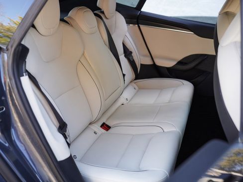 Used 2021 Tesla Model S Plaid image 25