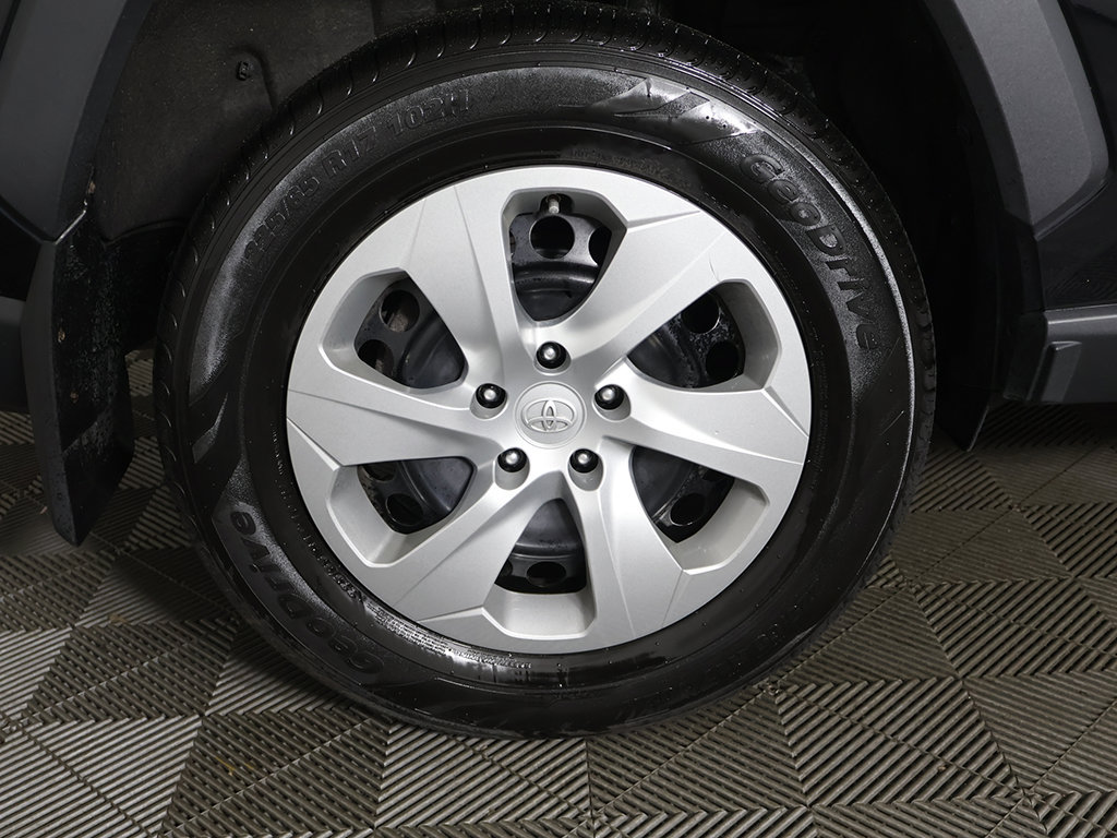 Used 2021 Toyota RAV4 LE w/ Carpet Mat Package (TMS) AWD/4WD image 18