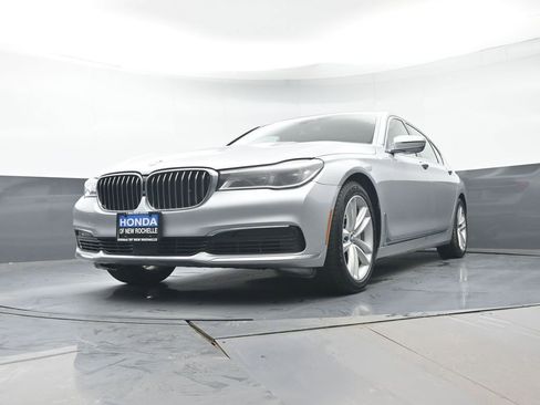 Used 2016 BMW 750i xDrive image 27