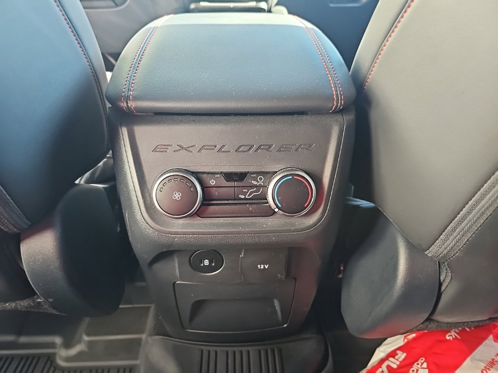 Used 2025 Ford Explorer ST-Line w/ ST-Line Street Pack AWD/4WD image 13