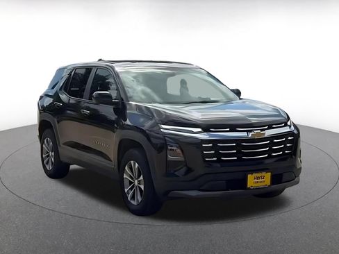 Used 2025 Chevrolet Equinox LT FWD image 3