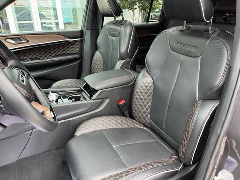 Used 2025 Jeep Grand Cherokee Summit AWD/4WD image 4