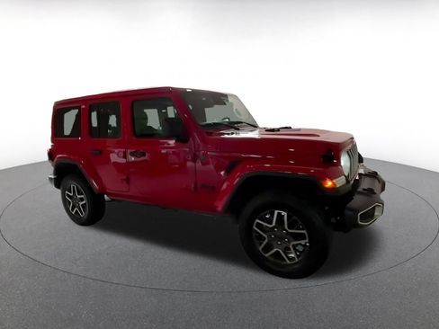 Used 2025 Jeep Wrangler Unlimited Sahara AWD/4WD image 2