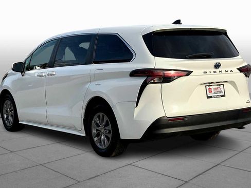 Used 2022 Toyota Sienna LE image 11