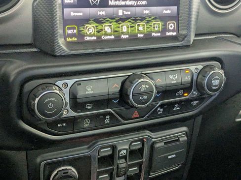 Used 2021 Jeep Gladiator Sport AWD/4WD image 22