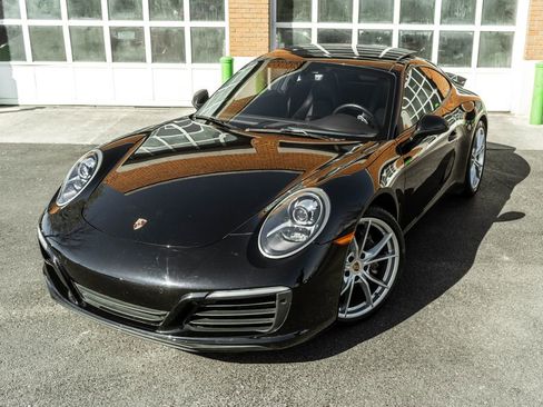 Used 2018 Porsche 911 Carrera image 2