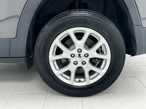 Used 2018 Jeep Cherokee Latitude Plus image 39