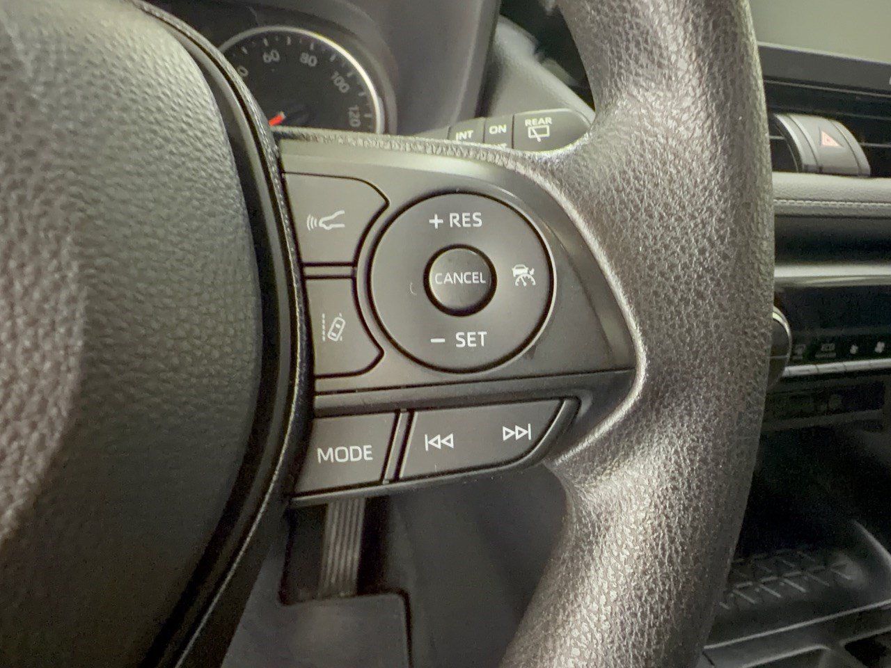 Used 2021 Toyota RAV4 XLE w/ Convenience Package FWD image 19