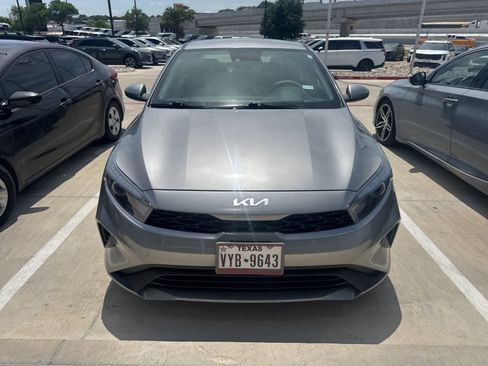 Certified 2022 Kia Forte LXS FWD image 2