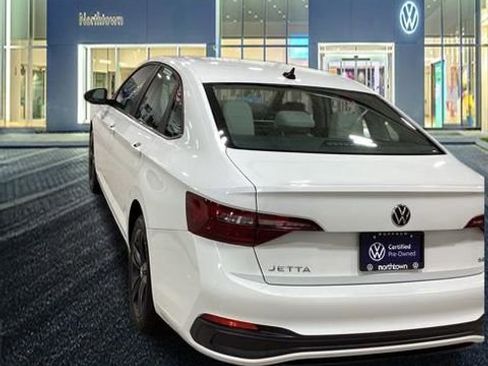 Certified 2024 Volkswagen Jetta SE w/ Black Wheel Package FWD image 3