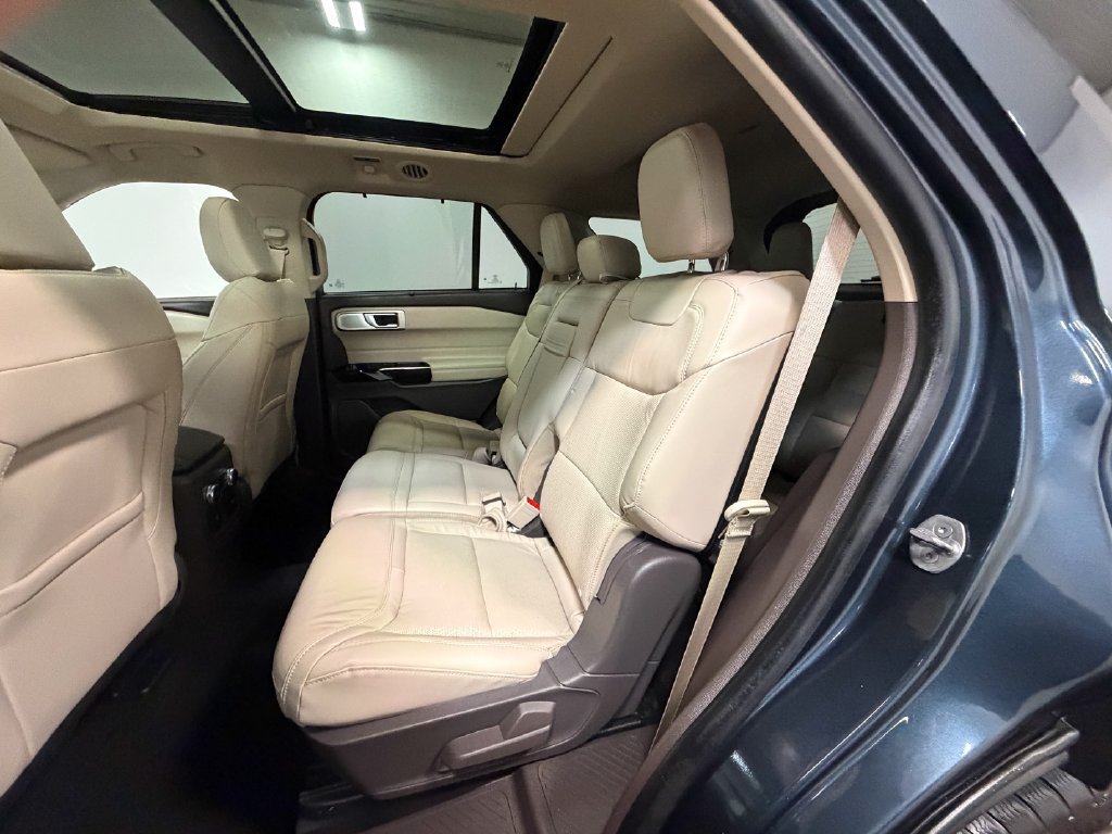 Used 2023 Ford Explorer Platinum w/ Technology Package AWD/4WD image 8