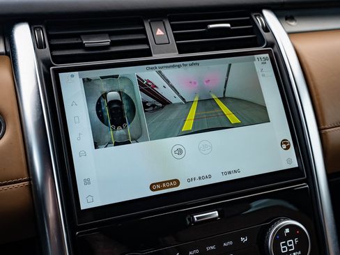 Used 2023 Land Rover Discovery S R-Dynamic image 36