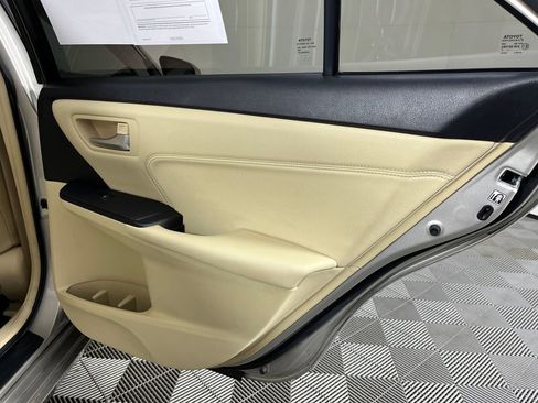 Used 2016 Toyota Camry LE image 14