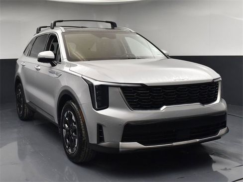 Certified 2025 Kia Sorento S w/ Panoramic Sunroof Package image 2