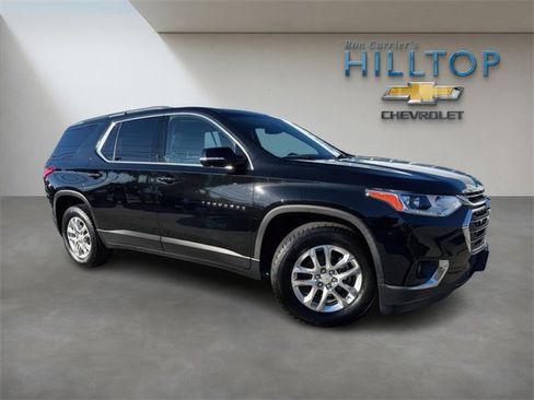 Used 2020 Chevrolet Traverse LT image 2