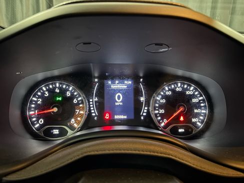 Used 2023 Jeep Renegade Latitude AWD/4WD image 18