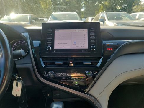 Used 2022 Toyota Camry SE image 19