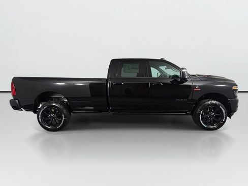 New 2026 RAM 2500 Laramie AWD/4WD image 3