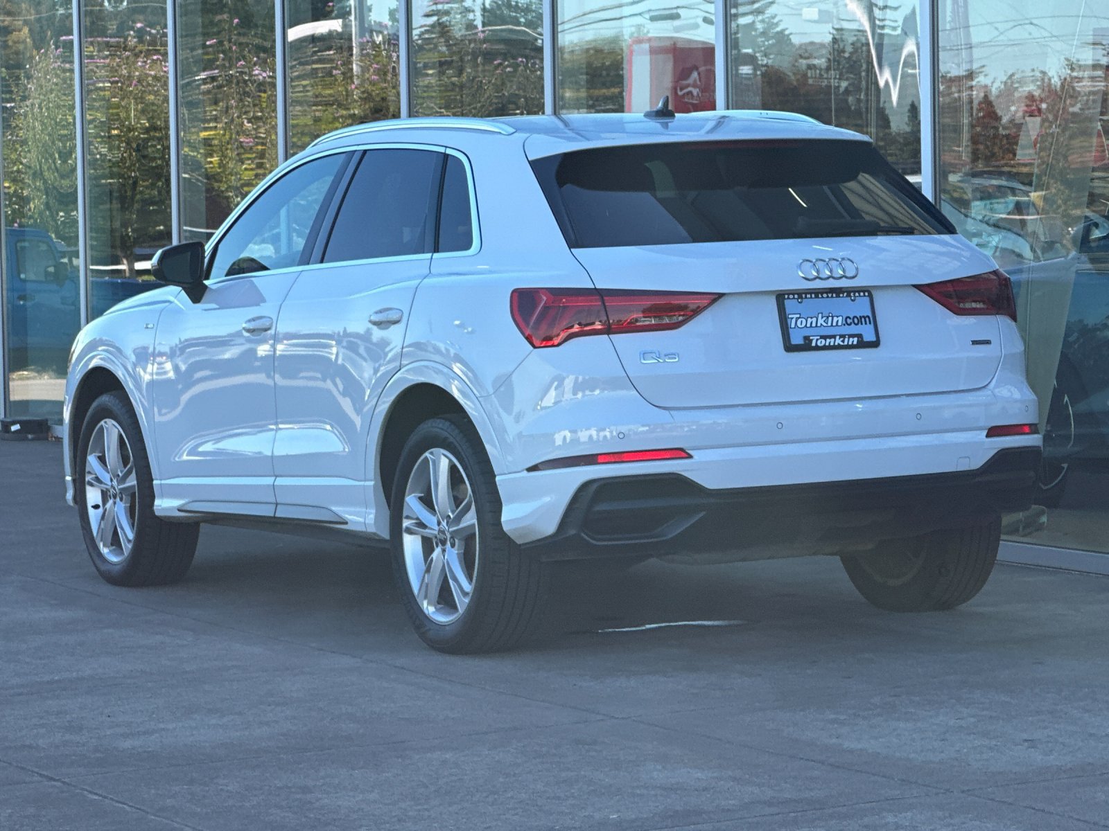 Used 2020 Audi Q3 2.0T Premium Plus w/ Premium Plus Package AWD/4WD image 6