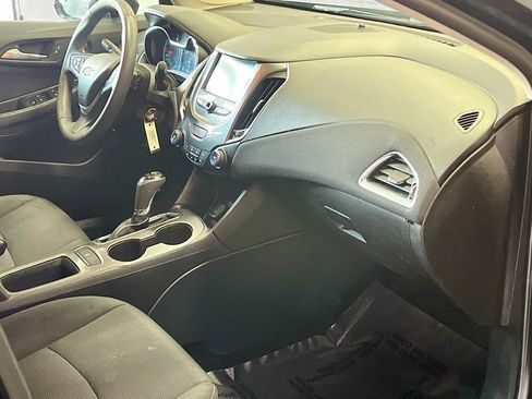 Used 2018 Chevrolet Cruze LT FWD image 26