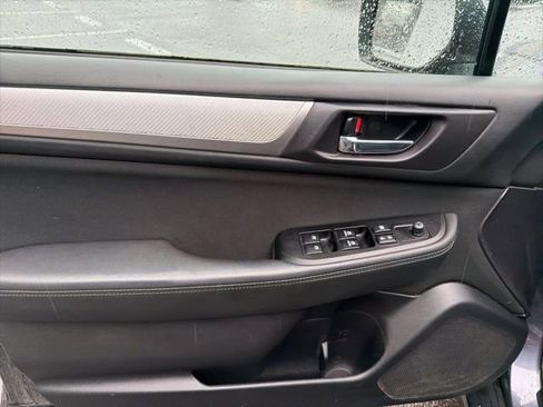 Used 2017 Subaru Outback 2.5i Premium image 6