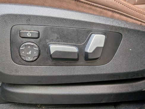 Used 2022 BMW X7 xDrive40i w/ Premium Package image 16