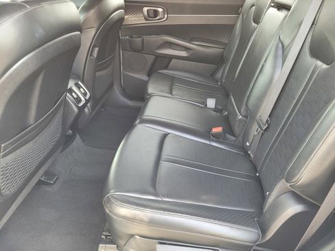 Used 2024 Kia Sorento S image 10