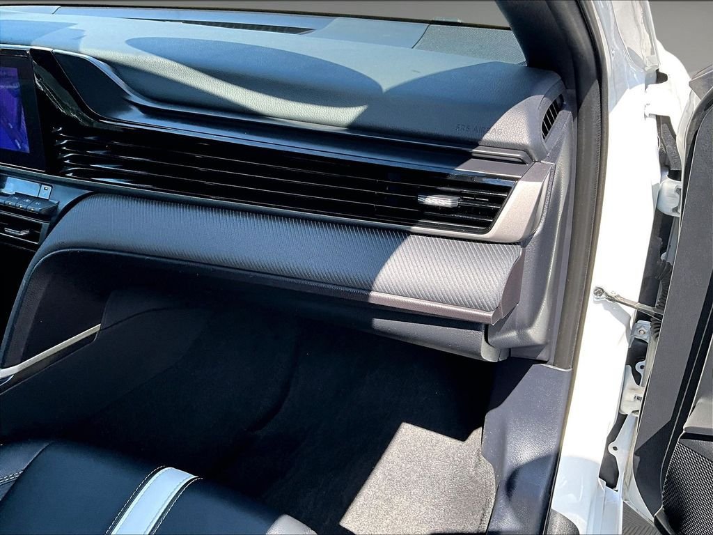 Used 2025 Toyota Camry SE FWD image 13