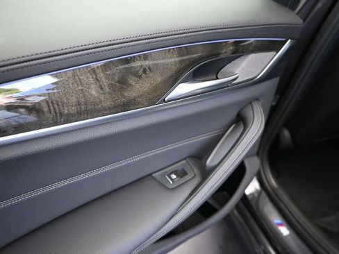 Used 2018 BMW 540i w/ M Sport Package RWD image 15