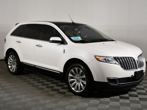 Used 2014 Lincoln MKX AWD w/ Equipment Group 102A image 4